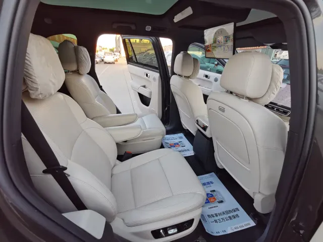 Li Auto L8 — Фото автомобиля 14
