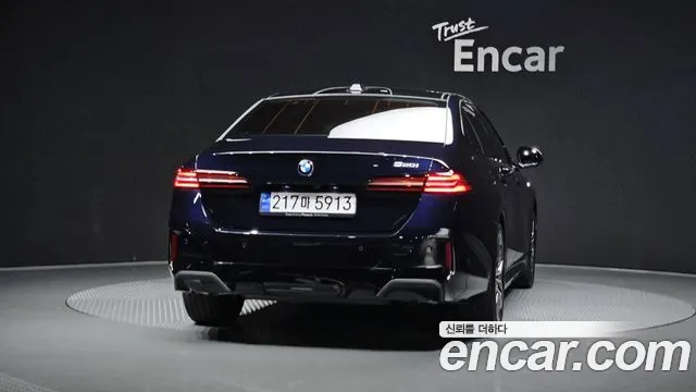 BMW 5-Series — Фото автомобиля 4
