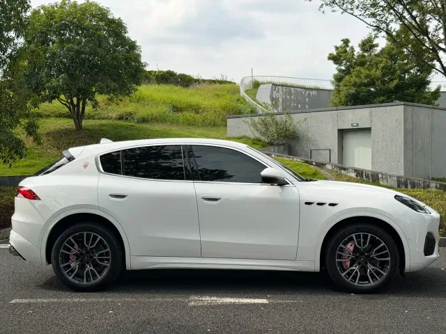 Maserati Grecale — Фото автомобиля 13