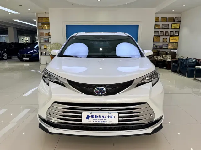 Toyota Sienna — Фото автомобиля 2