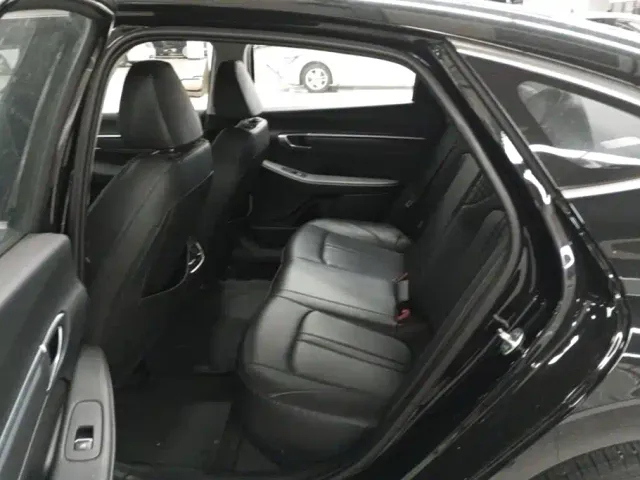 Hyundai Sonata — Фото автомобиля 11