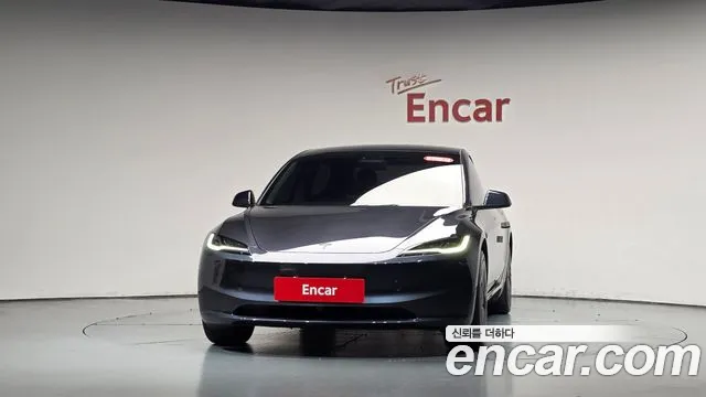 Tesla Model 3 — Фото автомобиля 3