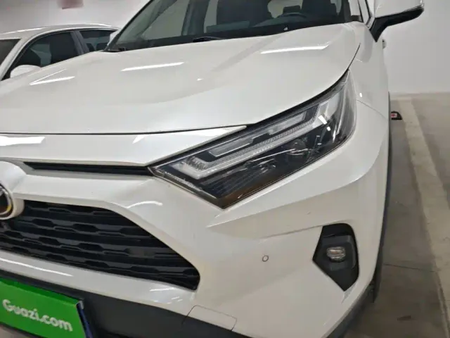 Toyota RAV4 — Фото автомобиля 23