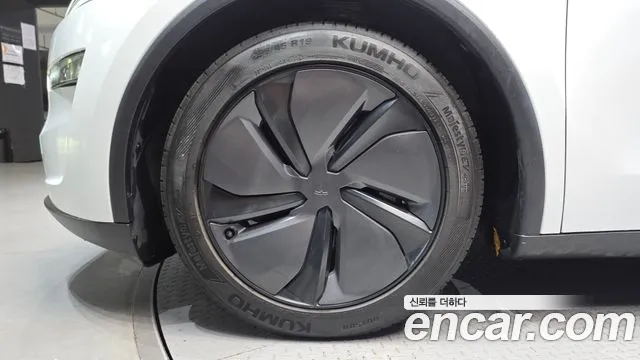 Tesla Model Y — Фото автомобиля 5