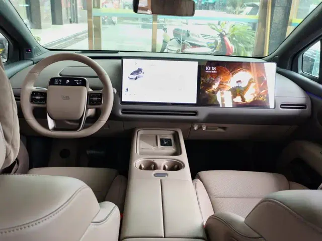 Li Auto Li Auto i6 2025 2WD Base Model — Фото автомобиля 12