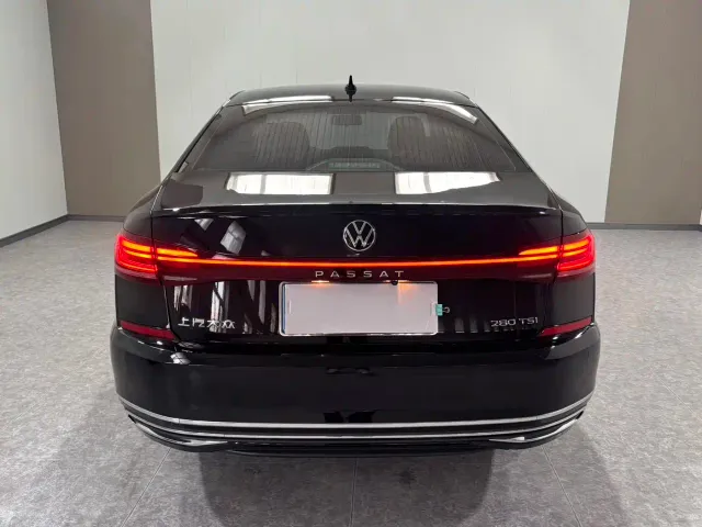 Volkswagen Passat — Фото автомобиля 4