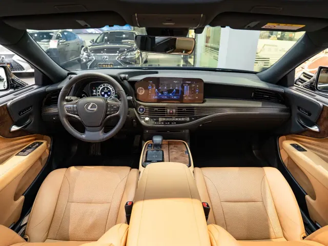 Lexus LS — Фото автомобиля 13