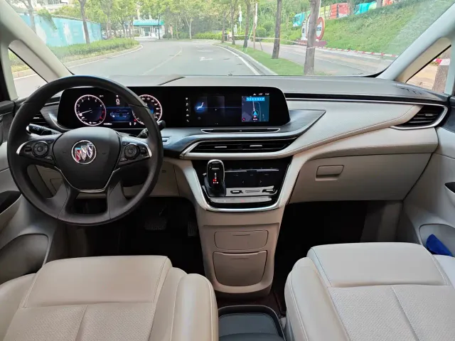 Buick GL8 — Фото автомобиля 9