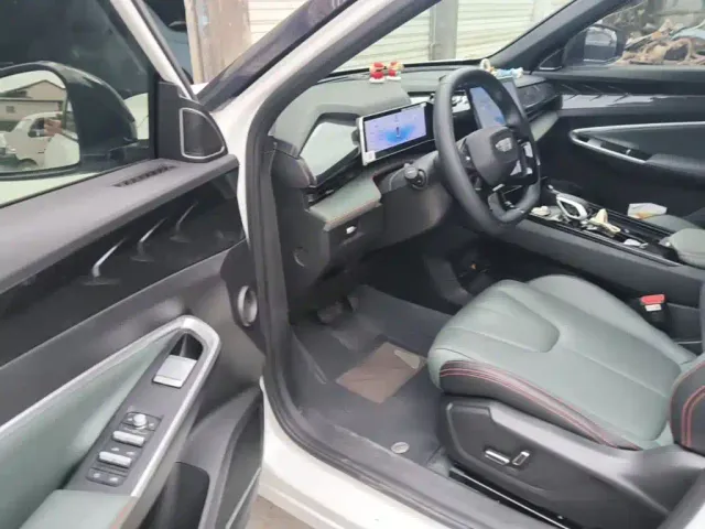 Geely Boyue — Фото автомобиля 15