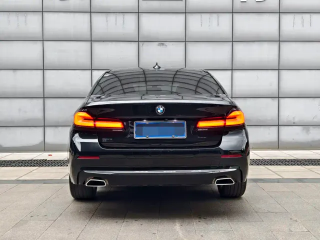 BMW 5 Series — Фото автомобиля 7