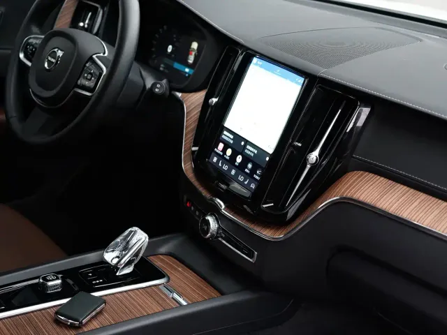 Volvo XC60 — Фото автомобиля 10