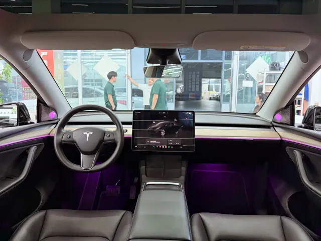 Tesla Model Y — Фото автомобиля 10