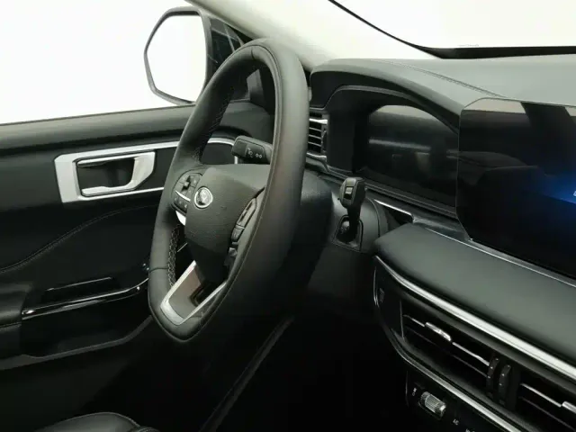 Ford Explorer — Фото автомобиля 22