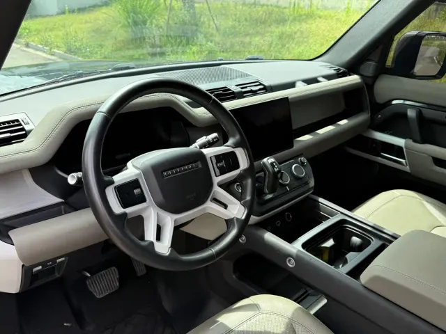 Land Rover Defender — Фото автомобиля 5