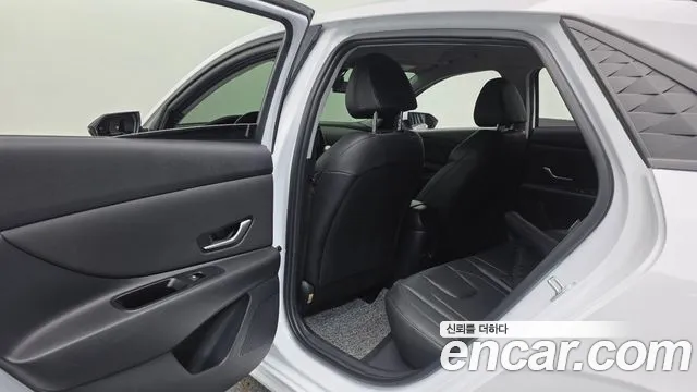 Hyundai AVANTE Новый Avante (CN7) — Фото автомобиля 18