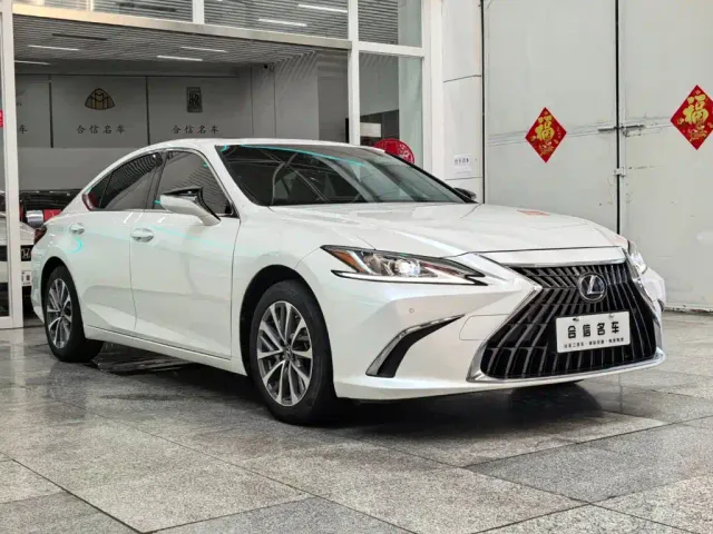 Lexus ES — Фото автомобиля 3
