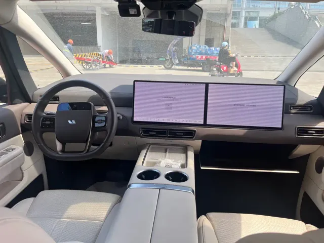 Li Auto MEGA — Фото автомобиля 4