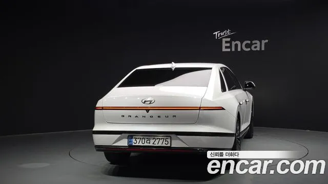 Hyundai Grandeur Grandeur (GN7) 2.5 Бензин 2WD — Фото автомобиля 3