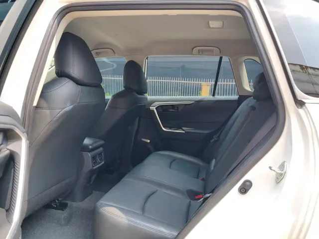 Toyota RAV4 — Фото автомобиля 10