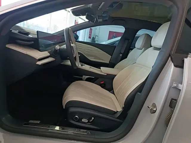 Geely Galaxy E8 — Фото автомобиля 14