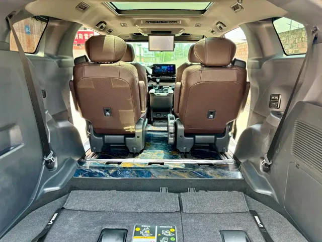 Toyota Granvia — Фото автомобиля 16