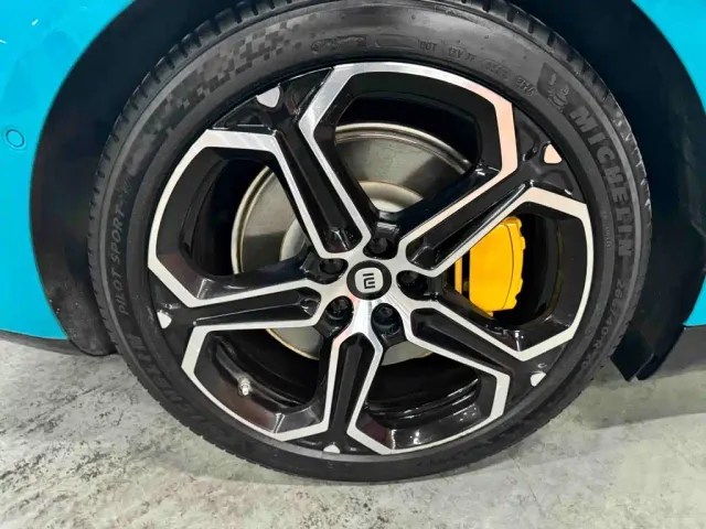 Xiaomi SU7 — Фото автомобиля 19