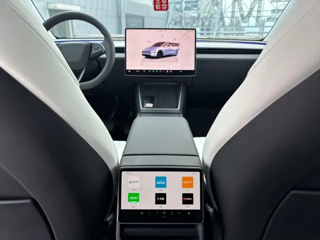 Tesla Model Y — Фото автомобиля 7