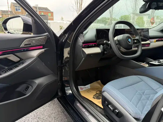 BMW 5 Series — Фото автомобиля 4