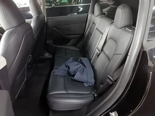 Tesla Model Y — Фото автомобиля 12