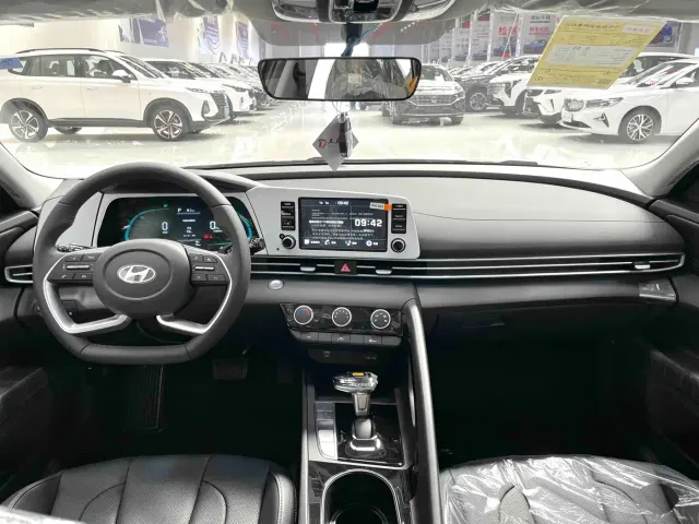 Hyundai Elantra — Фото автомобиля 6