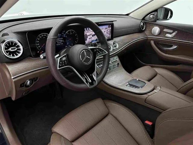 Mercedes-Benz E-Class — Фото автомобиля 15