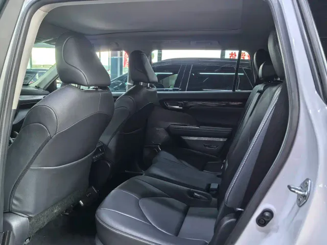 Toyota Highlander — Фото автомобиля 9