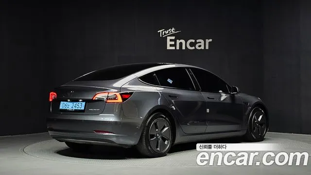 Tesla Model 3 — Фото автомобиля 2