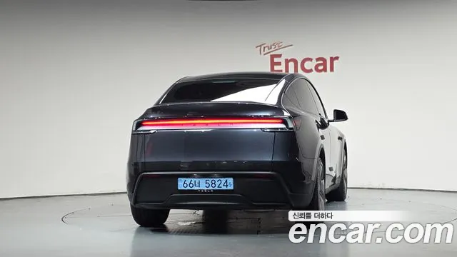 Tesla Model Y — Фото автомобиля 3