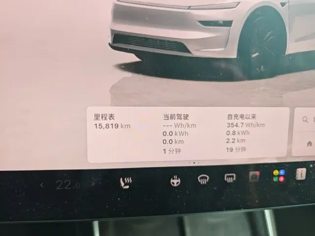 Tesla Model Y — Фото автомобиля 11