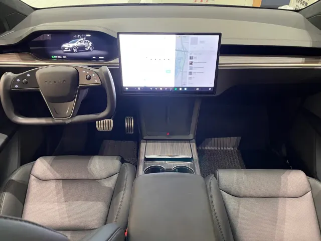 Tesla Model X — Фото автомобиля 16