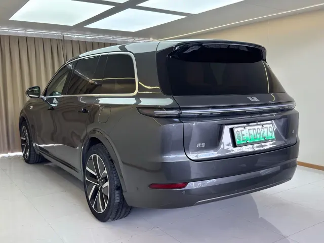 Li Auto L9 — Фото автомобиля 12