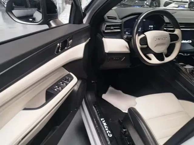 Lynk & Co 01 — Фото автомобиля 11
