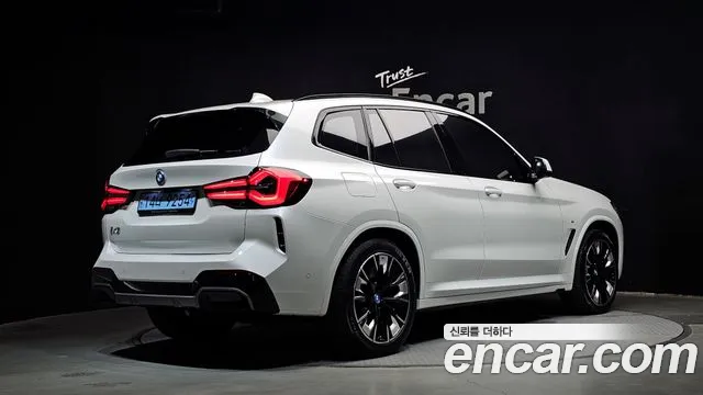 BMW iX3 — Фото автомобиля 2