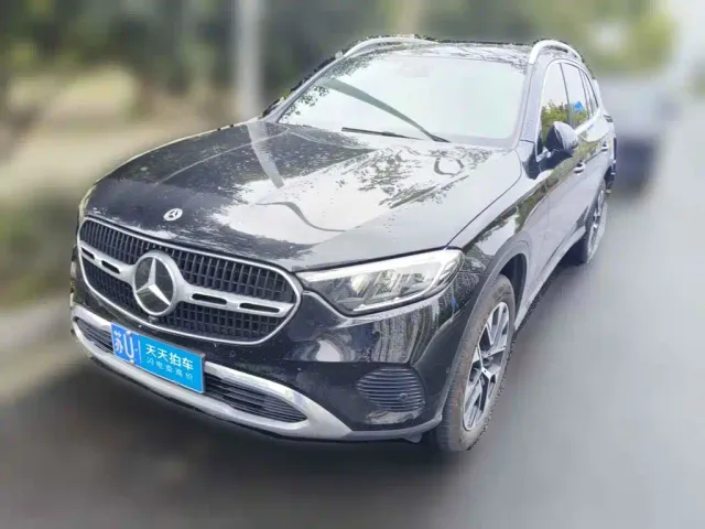 Фотография автомобиля — Mercedes-Benz GLC-Class