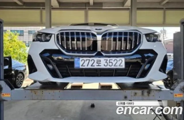 Фотография автомобиля — BMW 5 Series