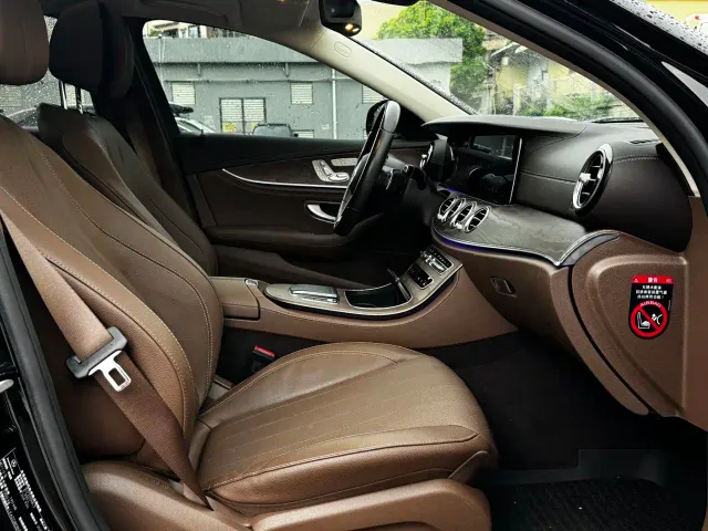 Mercedes-Benz E-Class — Фото автомобиля 14