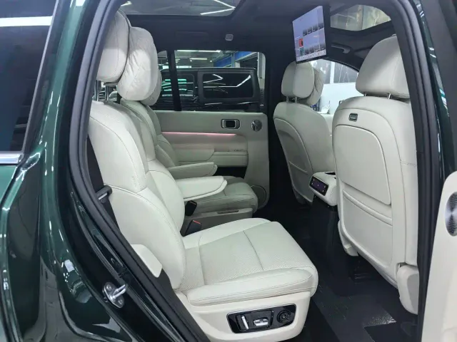 Li Auto L8 — Фото автомобиля 25
