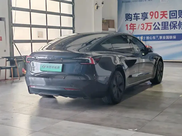 Tesla Model 3 — Фото автомобиля 9