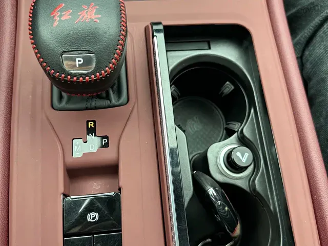 Hongqi H5 — Фото автомобиля 25