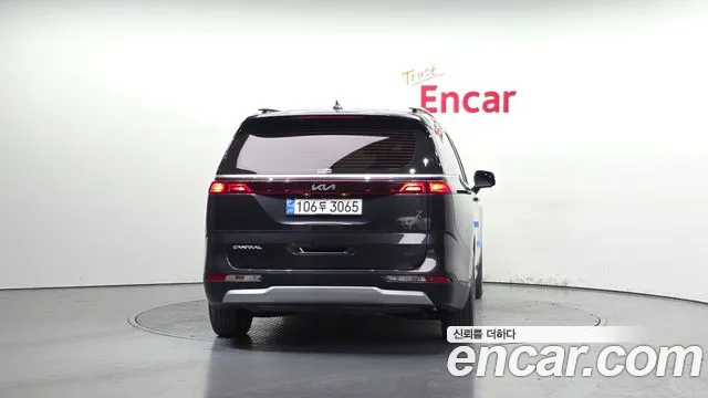 Kia Canival — Фото автомобиля 4