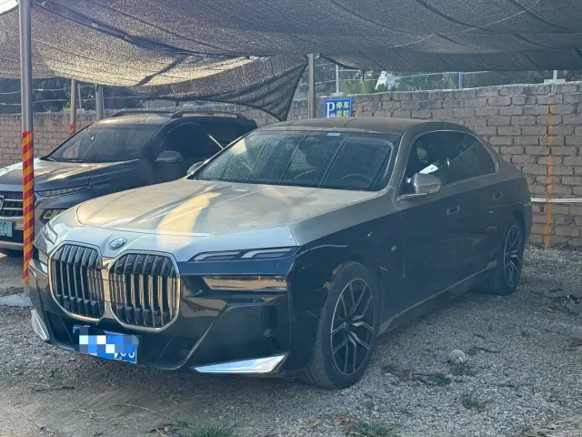 Фотография автомобиля — BMW 7 Series