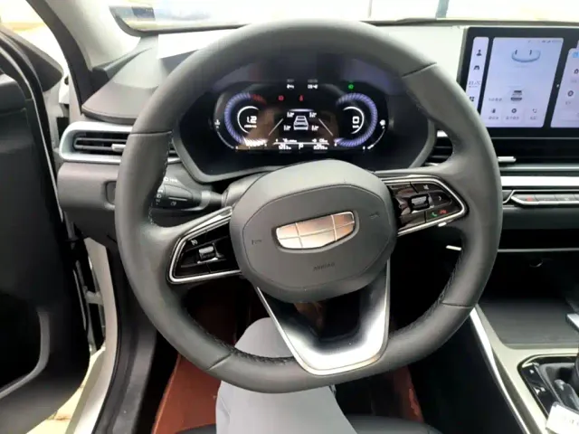 Geely Emgrand — Фото автомобиля 10