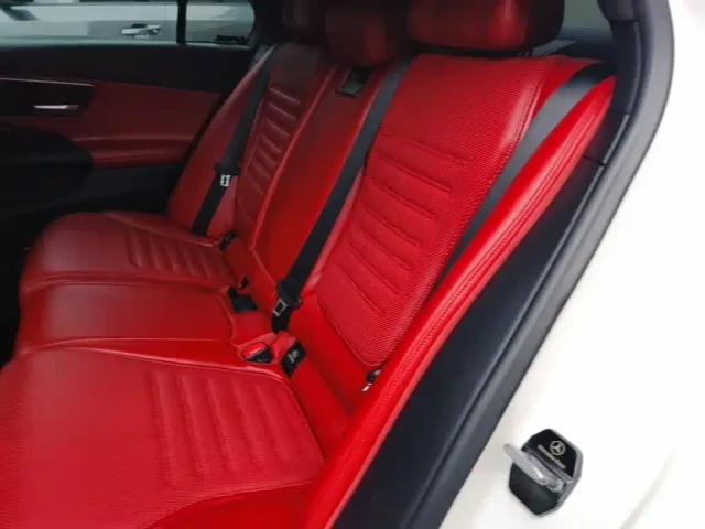 Mercedes-Benz C-Class — Фото автомобиля 16