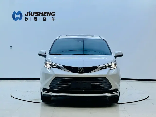 Toyota Sienna — Фото автомобиля 2